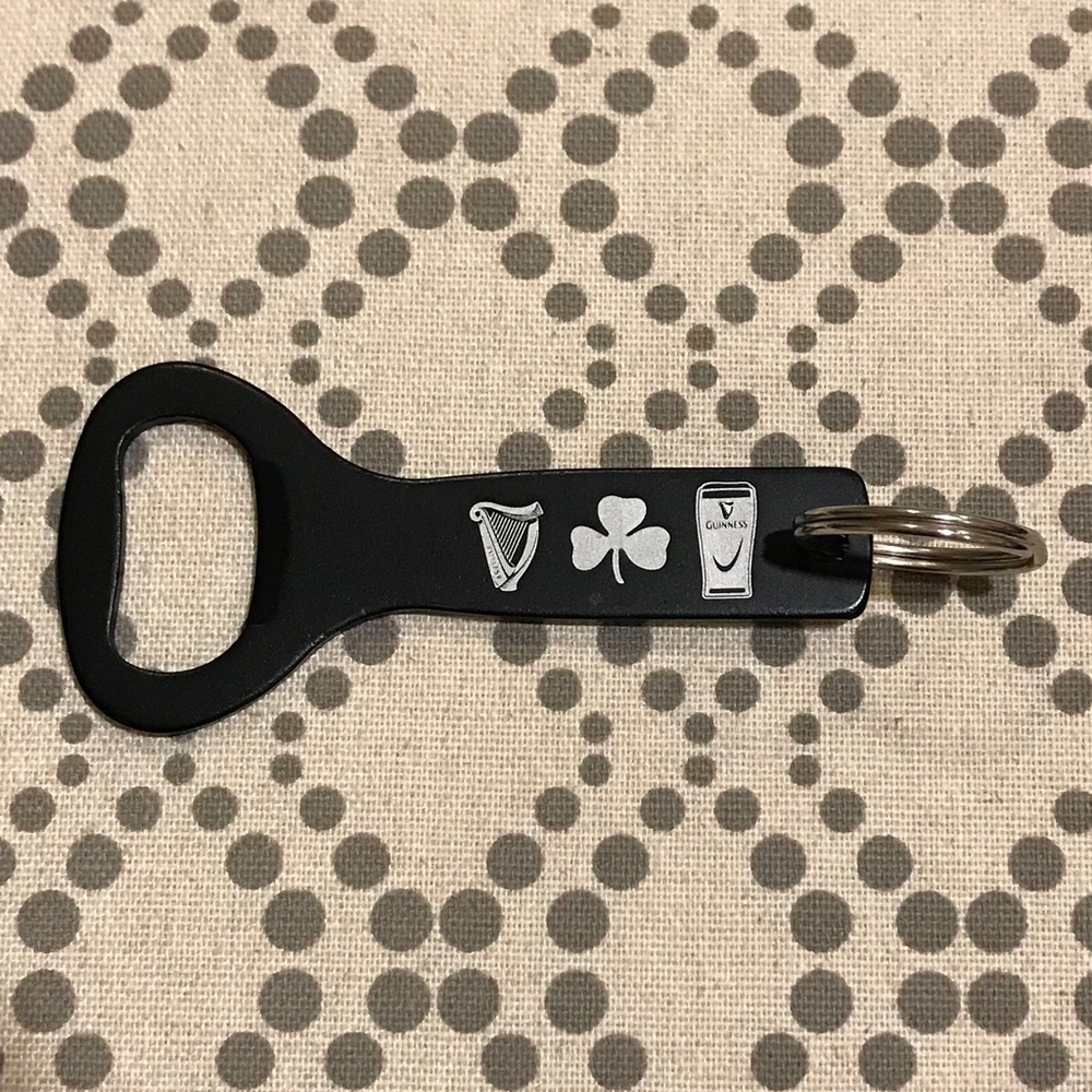 Take 40% Off  ☘️ 2 Guinness Bottle Opener Keychains NWOT ☘️ - Picture 3 of 8